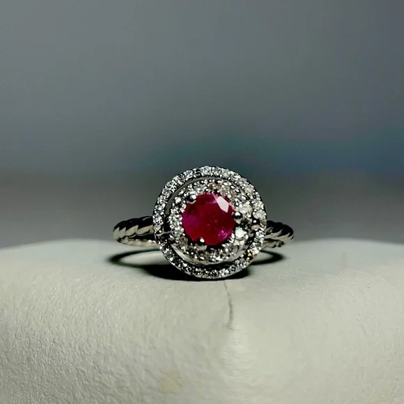 Stunning RUBY and DIAMOND Ring - Picture 1 of 9